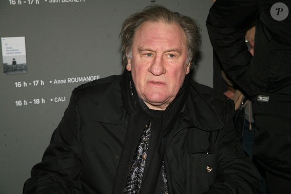 Propriétaire d'une très belle demeure à Néchin, dans la commune d’Estaimpuis, à proximité de la frontière française, le comédien va dire adieu à la "Villa White Cloud". 

Gérard Depardieu - Salon du livre à la porte de Versailles à Paris le 18 mars 2018.  ©JLPPA / Bestimage