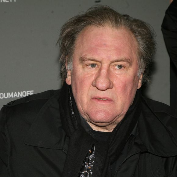 Propriétaire d'une très belle demeure à Néchin, dans la commune d’Estaimpuis, à proximité de la frontière française, le comédien va dire adieu à la "Villa White Cloud". 

Gérard Depardieu - Salon du livre à la porte de Versailles à Paris le 18 mars 2018.  ©JLPPA / Bestimage