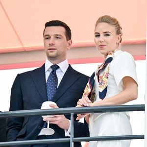 Jordan Bardella avec sa compagne la princesse Maria Carolina de Bourbon-Deux-Siciles en tribunes assistent au Formula 1 Louis Vuitton Grand Prix de Monaco 2026 le 7 juin 2026 à Monte-Carlo, Monaco. © Bruno Bebert/Bestimage