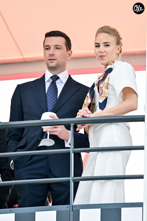 Jordan Bardella avec sa compagne la princesse Maria Carolina de Bourbon-Deux-Siciles en tribunes assistent au Formula 1 Louis Vuitton Grand Prix de Monaco 2026 le 7 juin 2026 à Monte-Carlo, Monaco. © Bruno Bebert/Bestimage