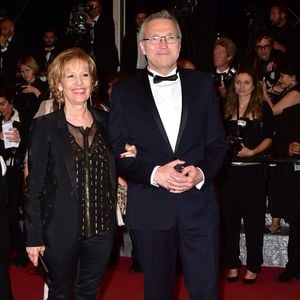 La guerre a même été déclarée par l'intermédiaire des tribunaux. 

Laurent Ruquier, Catherine Barma - Montée des marches du film "Juste la fin du monde" lors du 69ème Festival International du Film de Cannes. Le 19 mai 2016. © Giancarlo Gorassini/Bestimage