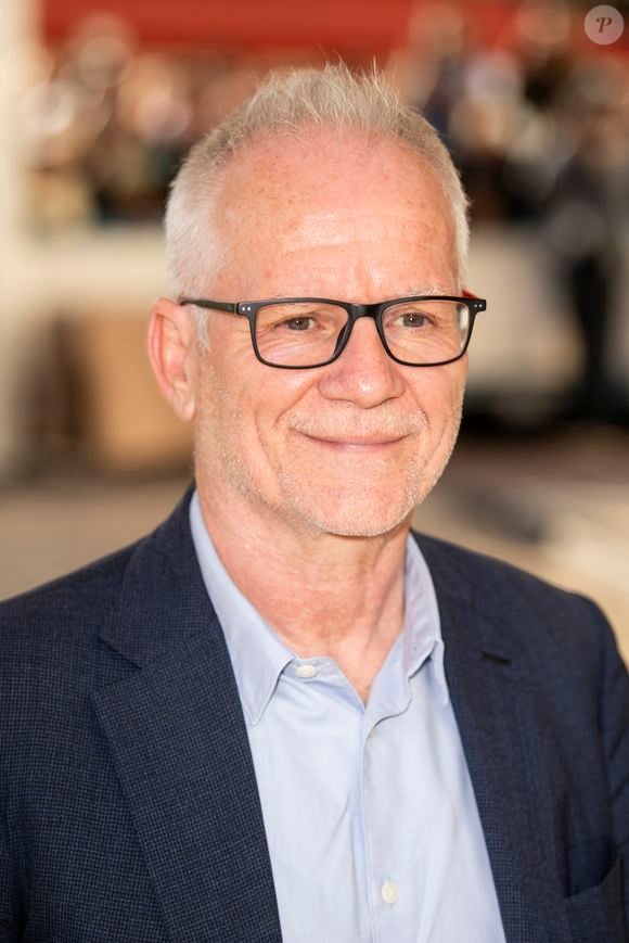 Thierry Frémaux arrive à l'hôtel "Marriott" lors du 78ème Festival International du Film de Cannes, le 12 mai 2025.
Photo : SGP / Bestimage