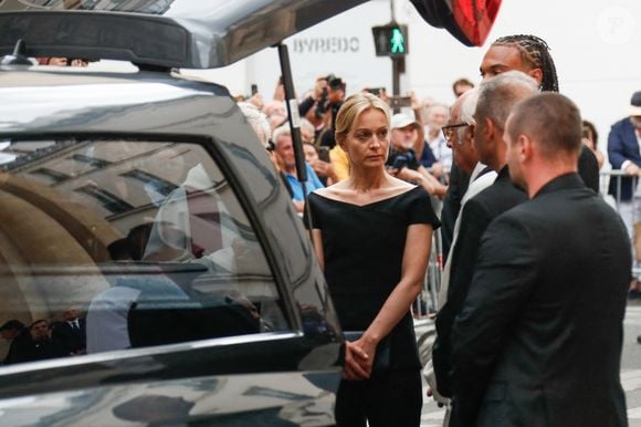 Audrey Crespo-Mara et son fils Zekou - Sorties des obsèques de Thierry Ardisson en l’église Saint-Roch de Paris, France, le 17 juillet 2025. © Clovis-Jacovides/Bestimage