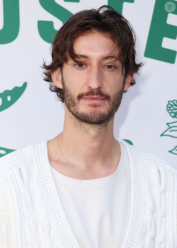 Pierre Niney au photocall du défilé Lacoste Collection Femme Prêt-à-Porter Printemps/Eté 2026 lors de la Fashion Week de Paris (PFW), au Lycée Carnot, à Paris, France, le 5 octobre 2025. © Sam Delpech/Bestimage