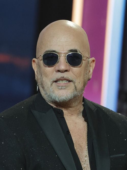 "Avant, je rentrais à Paris 9 mois de l'année, maintenant c'est plutôt le contraire" : Pourquoi Pascal Obispo est plus heureux au Cap-Ferret ?