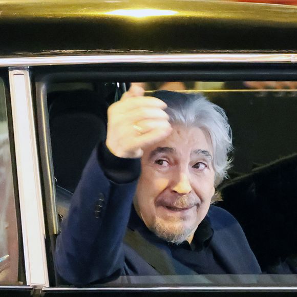 Exclusif - Serge Lama (parrain de la 1ère cérémonie des Victoires de la musique et Victoire d'honneur 2023) et Cyril Féraud lors du tournage secret pour la promotion des victoires de la musique 2025 (40 ans) à Paris, France, le 4 février 2025. © Bestimage