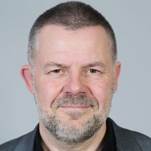 Exclusive - Eric Naulleau posant lors d'une séance photo dans le cadre des Prix Romy Schneider et Patrick Dewaere 2018 Awards qui se sont tenus à l'hôtel Lancaster à Paris, France, le 26 mars 2018. Photo by Jerome Domine/ABACAPRESS.COM