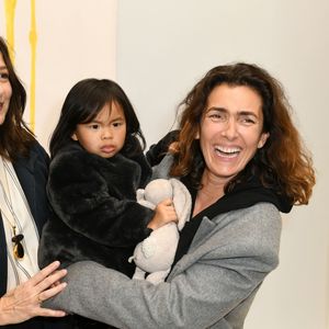Néanmoins, elle sait hausser le ton quand il le faut : "Je n'ai pas envie que ce soit complètement ma copine non plus".

Mademoiselle Agnès et sa fille Swan au défilé Bonpoint printempt-été à Paris, le 24 janvier 2018.

Photo : Abaca