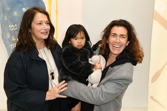 Néanmoins, elle sait hausser le ton quand il le faut : "Je n'ai pas envie que ce soit complètement ma copine non plus".

Mademoiselle Agnès et sa fille Swan au défilé Bonpoint printempt-été à Paris, le 24 janvier 2018.

Photo : Abaca