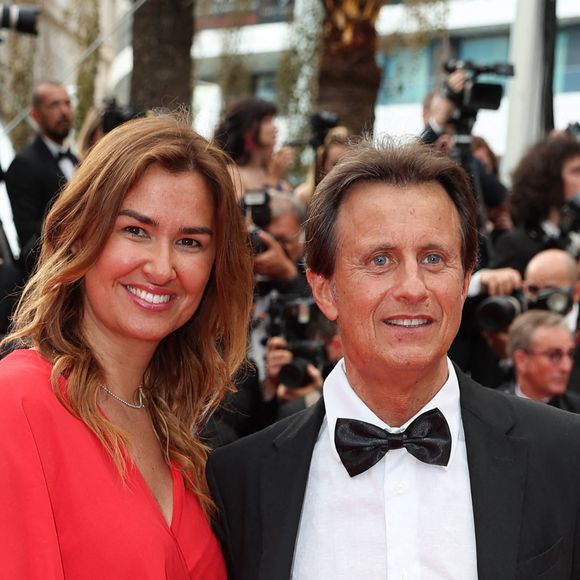 Vincent Perrot et sa femme Virginie - Montée des marches du film " Top Gun : Maverick " lors du 75ème Festival International du Film de Cannes. Le 18 mai 2022 © Cyril Moreau / Bestimage