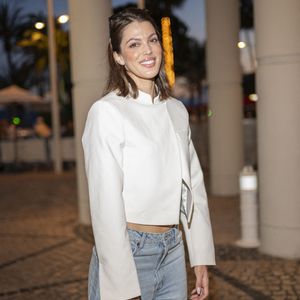 Exclusif - Iris Mittenaere quitte l'hôtel Martinez lors du 78ème Festival International du Film de Cannes le 14 mai 2025. © Yehiel Chekroune/Bestimage
