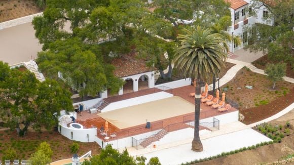 Ce célèbre couple vient de terminer les restaurations de sa villa de rêve : ils seront les voisins de Meghan et Harry