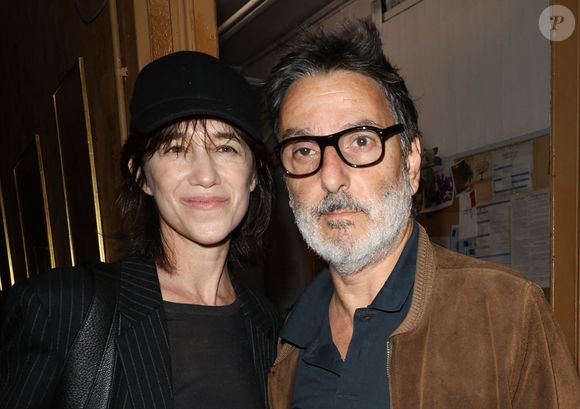Charlotte Gainsbourg et son compagnon Yvan Attal - Soirée de mobilisation "L'Europe contre l'antisémitisme" au théâtre Antoine à Paris le 3 juin 2024.  © Coadic Guirec/Bestimage