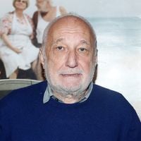"Je n’ai transmis ça qu’à mon fils aîné" : François Berléand regrette que ses 3 filles, dont ses jumelles de 17 ans, n’aient pas suivi