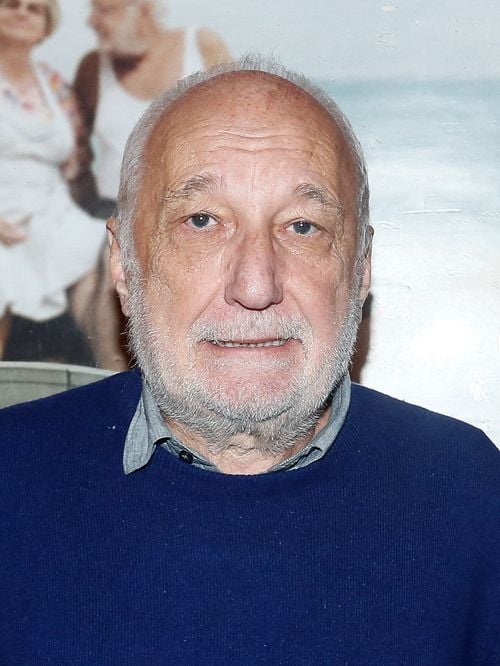 "Je n’ai transmis ça qu’à mon fils aîné" : François Berléand regrette que ses 3 filles, dont ses jumelles de 17 ans, n’aient pas suivi