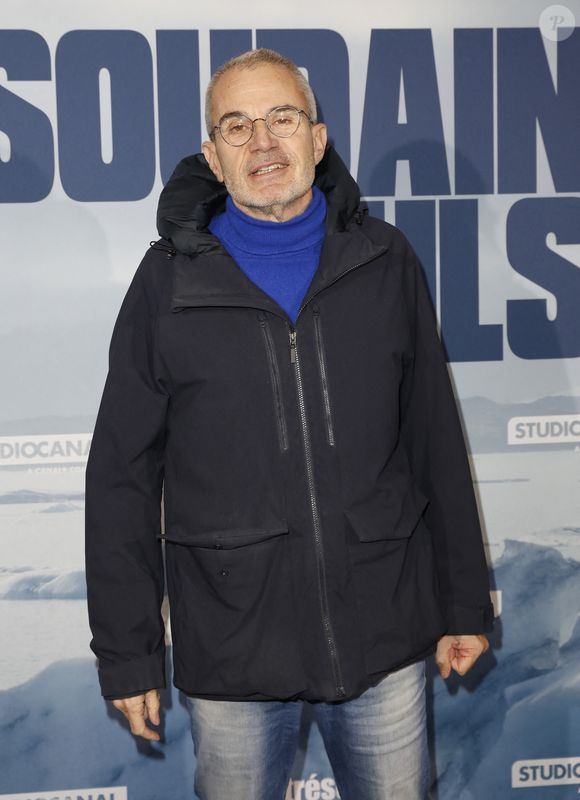 il se rend quasiment chaque jour à un centre de rééducation.

Laurent Weil - Avant-première du film "Soudain Seuls" à l'UGC à Normandie à Paris le 4 décembre 2023. © Marc Ausset-Lacroix/Bestimage