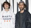 Thomas Bangalter, le prodige masqué de Daft Punk, et l'actrice Élodie Bouchez mènent une vie discrète, loin des regards. 

Thomas Bangalter (Daft Punk) avec son fils Roxan Bangalter - Avant-première du film "Marty Supreme" au Grand Rex à Paris. © Coadic Guirec/Bestimage