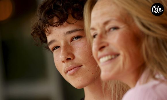 Estelle Lefébure et son fils Giulano Ramette au photocall du village lors des Internationaux de France de Tennis de Roland Garros 2026, à Paris, France, le 29 mai 2026. © Dominique Jacovides/Bestimage
