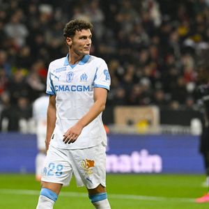 Football - Ligue 1 McDonald's - Match entre Nice et Marseille (1-5) à l'Allianz Arena de Nice - Benjamin Pavard (OM) - Ligue 1 McDonald’s match between OGC Nice and Olympique de Marseille on November 21, 2025 at the Allianz Riviera Stadium in Nice. © William Cannerella / PsnewZ / Bestimage
