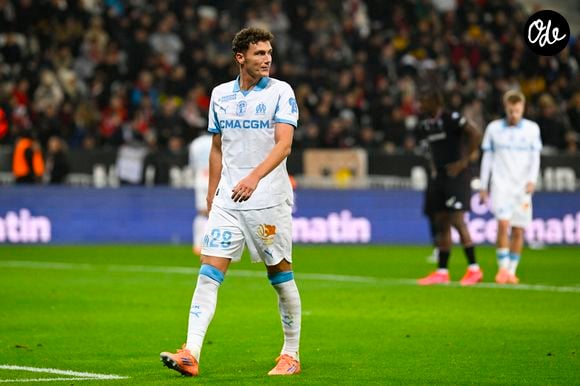 Football - Ligue 1 McDonald's - Match entre Nice et Marseille (1-5) à l'Allianz Arena de Nice - Benjamin Pavard (OM) - Ligue 1 McDonald’s match between OGC Nice and Olympique de Marseille on November 21, 2025 at the Allianz Riviera Stadium in Nice. © William Cannerella / PsnewZ / Bestimage