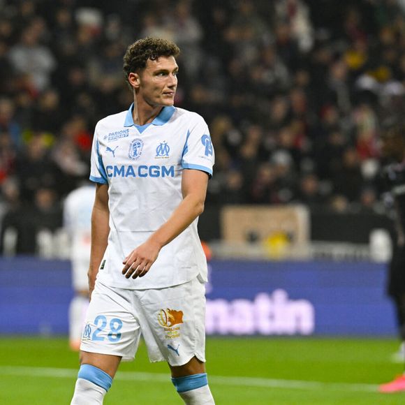 Football - Ligue 1 McDonald's - Match entre Nice et Marseille (1-5) à l'Allianz Arena de Nice - Benjamin Pavard (OM) - Ligue 1 McDonald’s match between OGC Nice and Olympique de Marseille on November 21, 2025 at the Allianz Riviera Stadium in Nice. © William Cannerella / PsnewZ / Bestimage