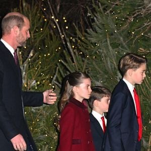 Néanmoins, un faux pas est à noter

La famille royale d'Angleterre assiste à la messe "Together At Christmas Carol" à l'abbaye de Westminster à Londres, Royaume-Uni le 6 Décembre, 2024 Backgrid UK/ Bestimage