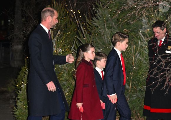 Néanmoins, un faux pas est à noter

La famille royale d'Angleterre assiste à la messe "Together At Christmas Carol" à l'abbaye de Westminster à Londres, Royaume-Uni le 6 Décembre, 2024 Backgrid UK/ Bestimage
