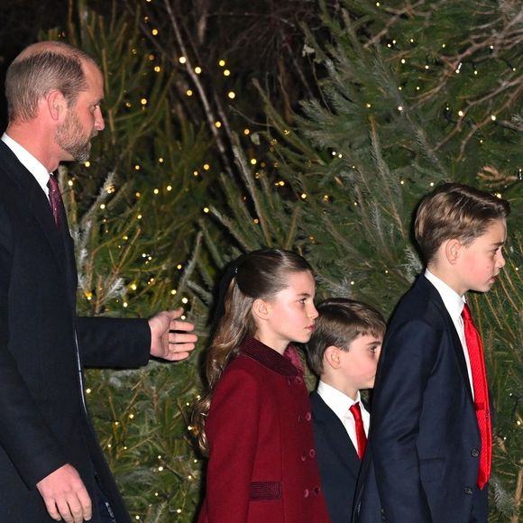 Néanmoins, un faux pas est à noter

La famille royale d'Angleterre assiste à la messe "Together At Christmas Carol" à l'abbaye de Westminster à Londres, Royaume-Uni le 6 Décembre, 2024 Backgrid UK/ Bestimage