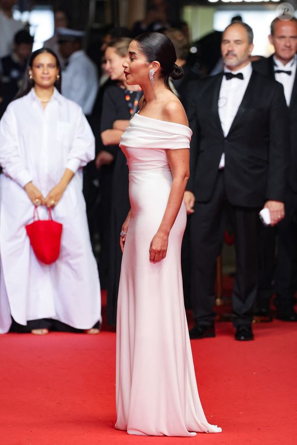 Leïla Bekhti - Montée des marches du film « Alpha » lors du 78ème Festival International du Film de Cannes, au Palais des Festivals à Cannes. Le 19 mai 2025
© Jacovides-Moreau / Bestimage