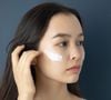 La chaleur pousse d'ailleurs souvent à négliger ses rituels de soins cosmétiques quotidiens. Mais il existe des solutions pour mieux tolérer sa skincare !