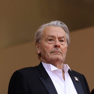Alain Delon - Montée des marches du film "A Hidden Life" lors du 72ème Festival International du Film de Cannes. Le 19 mai 2019 © Jacovides-Moreau / Bestimage