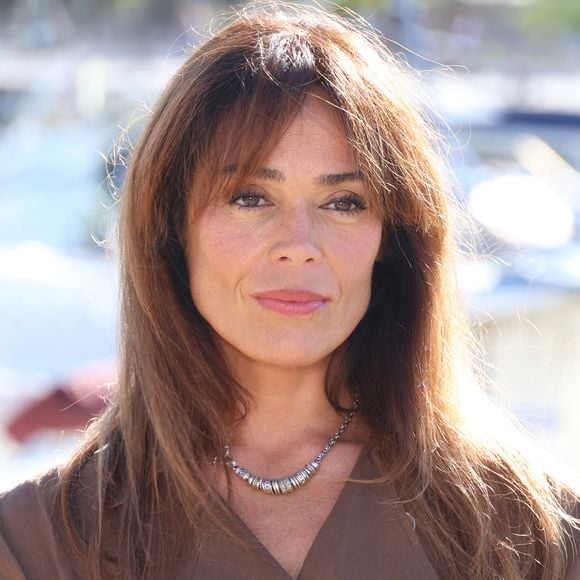 Lola Dewaere au photocall de 'Soeurs'' lors de la 28ème édition du festival de la fiction à la Rochelle, France, le 16 septembre 2026. © Denis Guignebourg/Bestimage