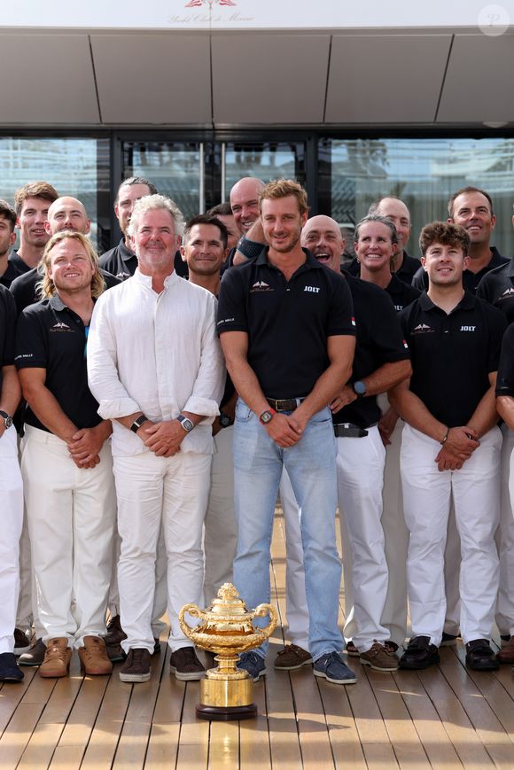 Peter Harrison et Pierre Casiraghi - Le prince Albert II de Monaco a félicité les vainqueurs de l'Admiral’s Cup 2025, les 2 équipages du Yacht Club menés par Pierre Casiraghi, vice-président du Y.C.M. à la barre de Jolt 6 et Peter Harrison sur Jolt 3 le 14 septembre 2025.

© Claudia Albuquerque / Bestimage