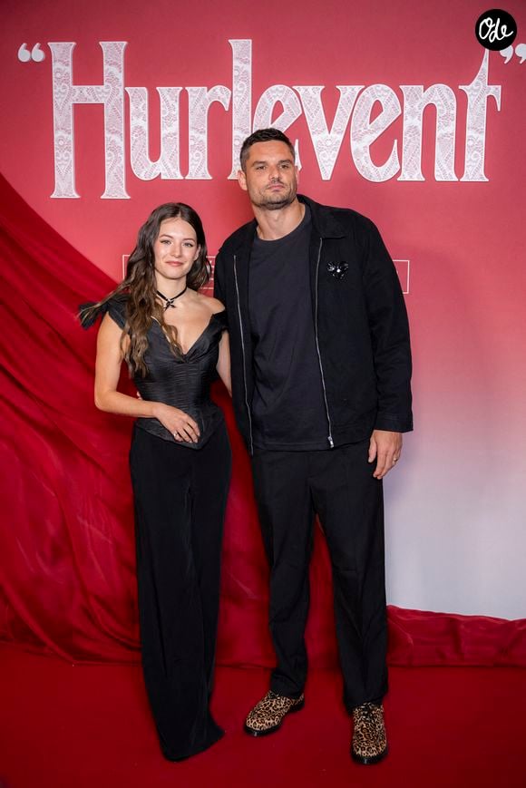 Le nageur français Florent Manaudou et la danseuse et actrice française Elsa Bois posent lors d'une séance photo avant la projection du film « Les Hauts de Hurlevent » au cinéma du Grand Rex à Paris, le 2 février 2026. Photo : Eliot Blondet/ABACAPRESS.COM