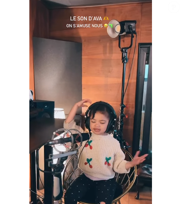 Son père a posté une vidéo d'elle sur Instagram en pleine prestation dans un studio 

Ava, la fille d'Aya Nakamura et Vladimir Boudnikoff