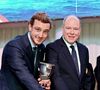 Le prince Albert II de Monaco a assisté à la cérémonie d’intronisation des nouveaux membres du Yacht Club de Monaco.

Pierre Casiraghi, le vice-président du Y.C.M., le prince Albert II de Monaco et Peter Harrison, le coéquipier de Pierre Casiraghi, durant la cérémonie d'intronisation des nouveaux membres du Yacht Club de Monaco ainsi que la remise des YCM Awards-Trophée Credit Suisse 2025, présidé par le prince Albert II de Monaco au Yacht Club de Monaco.  © Bruno Bebert / Bestimage