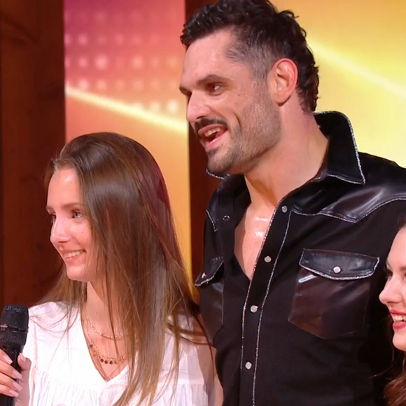 Florent Manaudou a eu la belle surprise d'être rejoint par sa nièce Manon 

Florent Manaudou et sa nièce Manon dans "Danse avec les stars" - capture d'écran TF1