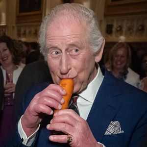Le roi Charles III d'Angleterre assiste à une réception en l'honneur des personnes impliquées dans la musique communautaire au Royaume-Uni, au château de Windsor le 3 avril 2025. © Aaron Chown/WPA-Pool / Julien Burton via Bestimage