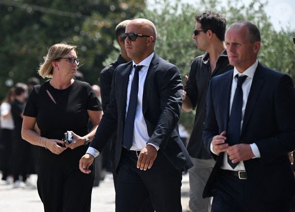 L'entraîneur de Liverpool, Arne Slot, a assisté aux funérailles de Diogo Jota et d'André Silva à l'église Matriz de Gondomar, près de Porto. L'attaquant de Liverpool et du Portugal est décédé avec son jeune frère André Silva dans l'accident survenu à Zamora jeudi matin. Date de la photo : samedi 5 juillet 2025 © PA Photos/ABACA