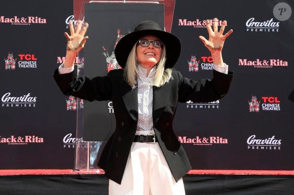 Diane Keaton appose ses empreintes de mains et de pieds lors de la traditionelle cérémonie au TCL Chinese Theatre à Los Angeles le 11 août 2022.
© Future-Image via ZUMA Press / Bestimage