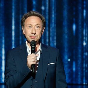 Exclusif - Stéphane Bern lors de l'enregistrement de l'émission "Laurent Gerra, l'anniversaire événement" présentée par S.Bern et qui sera diffusée le 7 juin 2025 sur France 2, au théâtre Marigny, à Paris, France, le 28 avril 2025. © Clovis-Moreau/Bestimage