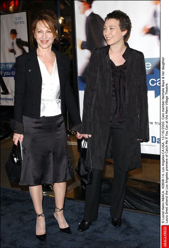 Nathalie Baye et sa fille Laura Smet assistent à la première de "Catch Me If You Can" au Mann Village Theatre, Los Angeles le 16 décembre 2002. © Lionel Hahn/ABACA
