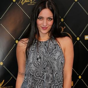 Et cette nouvelle n'est pas la seule annoncée par Léa Castel.

Léa Castel - Photocall "Prix Gold de la TNT 2015" au théâtre Bobino à Paris, le 9 juin 2015.