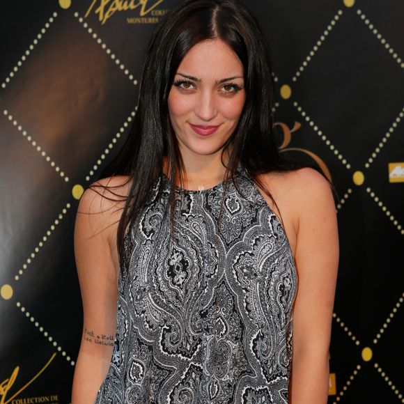 Et cette nouvelle n'est pas la seule annoncée par Léa Castel.

Léa Castel - Photocall "Prix Gold de la TNT 2015" au théâtre Bobino à Paris, le 9 juin 2015.