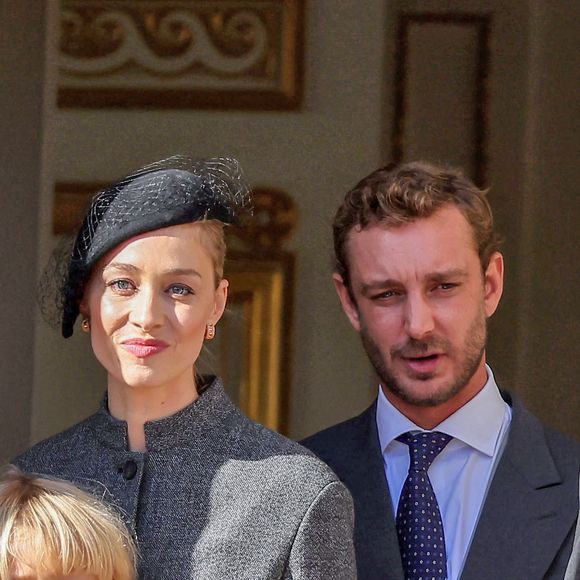 Beatrice Borromeo et Pierre Casiraghi ont accueilli leur troisième enfant.

Beatrice Borromeo, Pierre Casiraghi et Stefano Ercole Carlo Casiraghi - La famille princière de Monaco au balcon du palais, à l'occasion de la Fête Nationale de Monaco. © Jacovides-Bebert/Bestimage