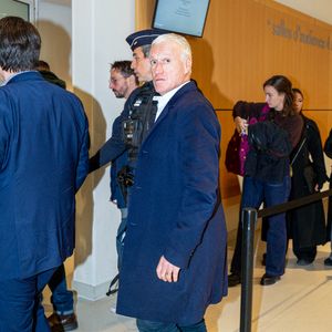 Le champion du monde 98 reproche à Daniel Riolo d’avoir tenu des propos diffamatoires à plusieurs reprises

Didier Deschamps - Arrivées au tribunal correctionnel de Paris en marge du procès en diffamation entre Didier Deschamps et Daniel Riolo. Le procès en diffamation opposant Didier Deschamps à Daniel Riolo s’est ouvert le 20 novembre 2025 devant la XVIIe chambre du tribunal correctionnel de Paris. © Pierre Perusseau/Bestimage