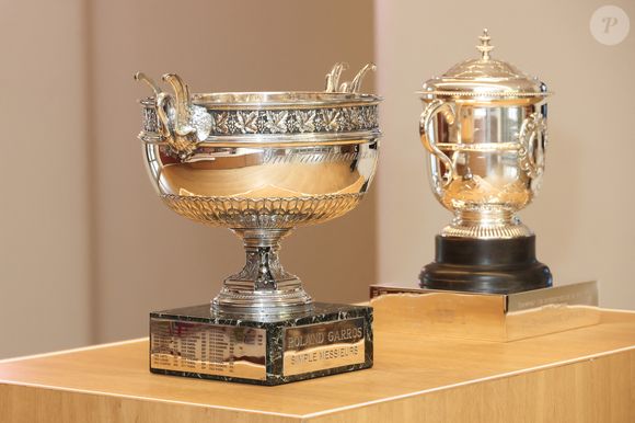 Le sommet de la pyramide n'est pas oublié. Les successeurs de Carlos Alcaraz et Iga Swiatek toucheront le gros lot : 2,8 millions d'euros chacun, soit 300 000 euros de plus.

Illustration lors de la conférence de presse du tournoi de tennis du Grand Chelem de Roland-Garros 2026, au stade Roland-Garros à Paris, France, le 16 avril 2026. 

©Jack Tribeca/Bestimage