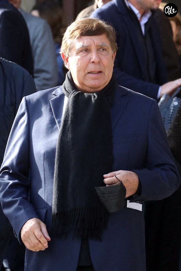 Jean-Pierre Foucault - Sorties des obsèques de Etienne Mougeotte en l'église Saint-François-Xavier à Paris. Le 13 octobre 2021
© Jacovides-Clovis / Bestimage