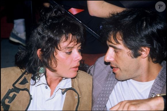 Gérard Lanvin et sa femme Jennifer lors d'une soirée au Palace à Paris en 1986.

CHARRIAU / BESTIMAGE