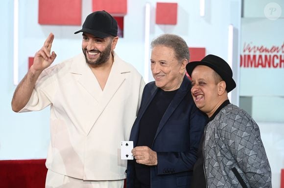Exclusif - Le magicien Kamel, Michel Drucker et Booder - Enregistrement de l'émission Vivement dimanche au studio Rive gauche , presentée par Michel Drucker . Diffusion sur France 3 le 30 novembre 2025. © Guillaume Gaffiot / Bestimage